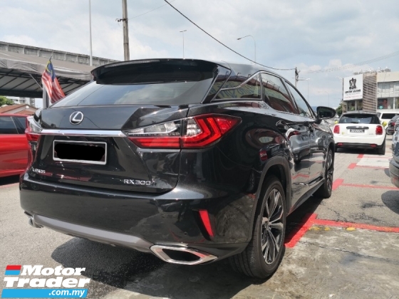 2019 雷克萨斯 RX300 豪华 CBU 年份 2019 完毕 64000 km 唯一提供全方位服务 Lexus Malaysia (( 自由 2 年度保修 ))