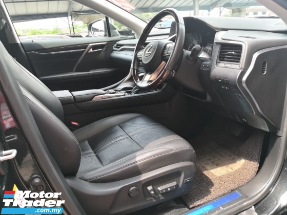 2019 雷克萨斯 RX300 豪华 CBU 年份 2019 完毕 64000 km 唯一提供全方位服务 Lexus Malaysia (( 自由 2 年度保修 ))