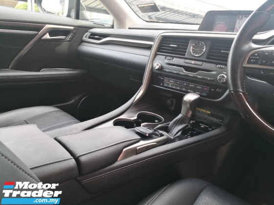 2019 雷克萨斯 RX300 豪华 CBU 年份 2019 完毕 64000 km 唯一提供全方位服务 Lexus Malaysia (( 自由 2 年度保修 ))
