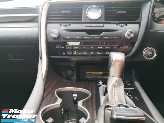2019 雷克萨斯 RX300 豪华 CBU 年份 2019 完毕 64000 km 唯一提供全方位服务 Lexus Malaysia (( 自由 2 年度保修 ))