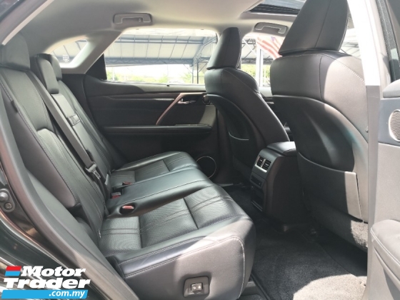 2019 雷克萨斯 RX300 豪华 CBU 年份 2019 完毕 64000 km 唯一提供全方位服务 Lexus Malaysia (( 自由 2 年度保修 ))
