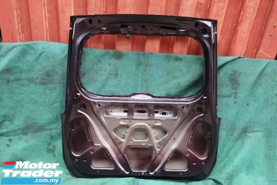TOYOTA VOXY REAR BONNET Performance Part 