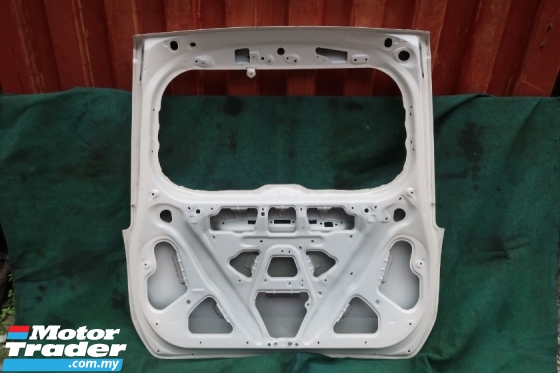 TOYOTA VOXY REAR BONNET Performance Part 
