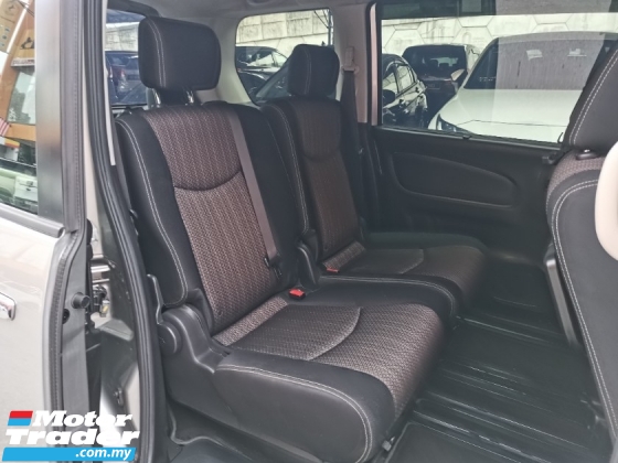 2017 Nissan Serena Nissan Serena 2.0cc S-Hybrid高速公路明星 (一个)