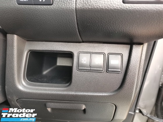 2017 Nissan Serena Nissan Serena 2.0cc S-Hybrid高速公路明星 (一个)