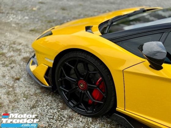 2019 LAMBORGHINI AVENTADOR LP 770-4 ,Original Yellow, Comfort seat, Electric